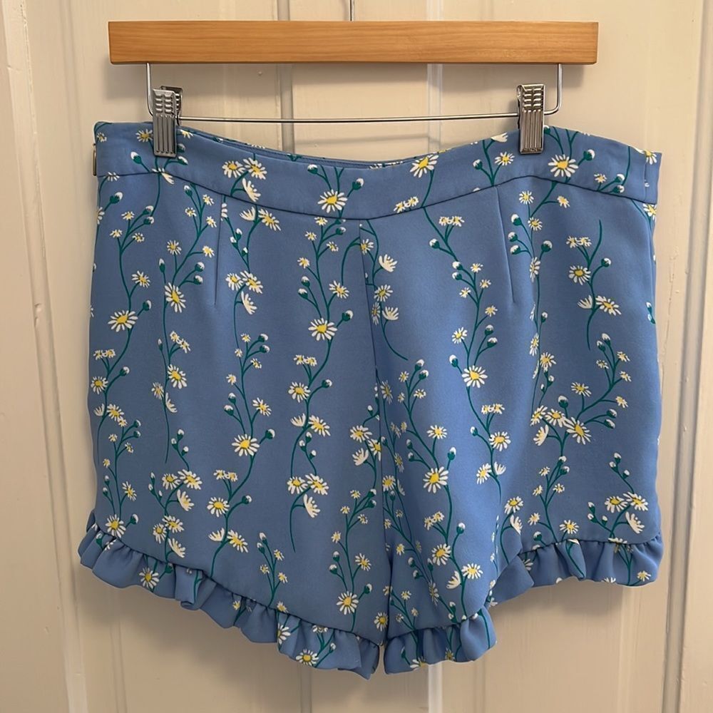 Draper James // Daisy Vine Ruffle Shorts - Picture 6 of 10